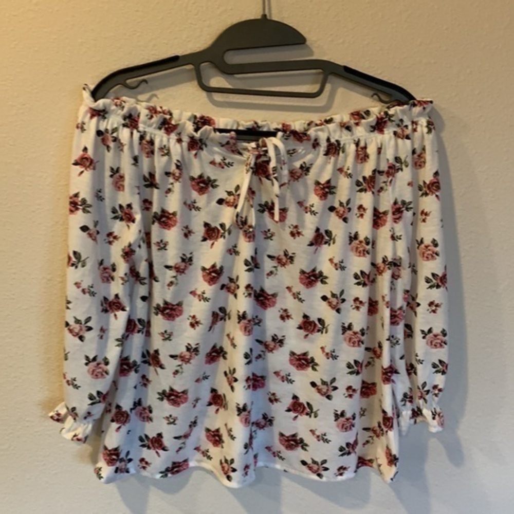 Cropped Top off the shoulder size small floral super soft off the shoulder crop